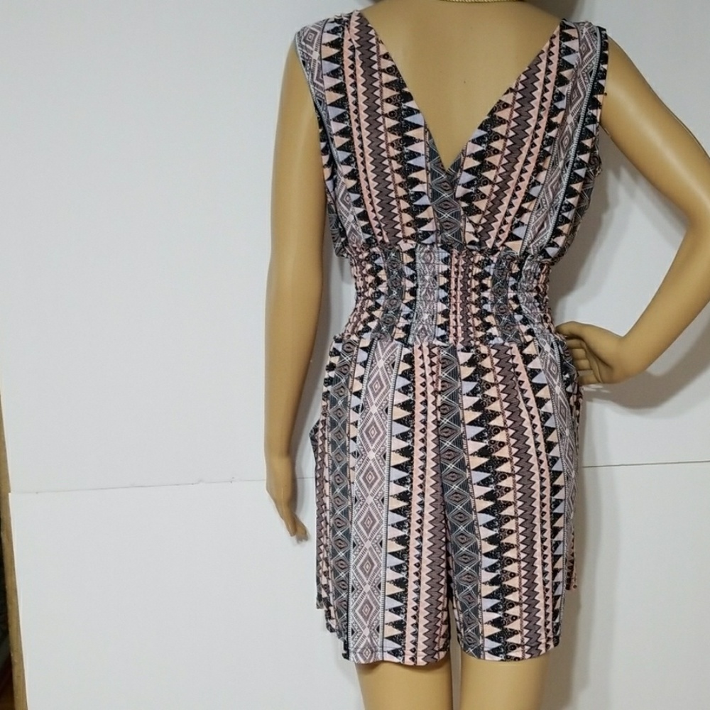 Romper - Picture 2 of 7